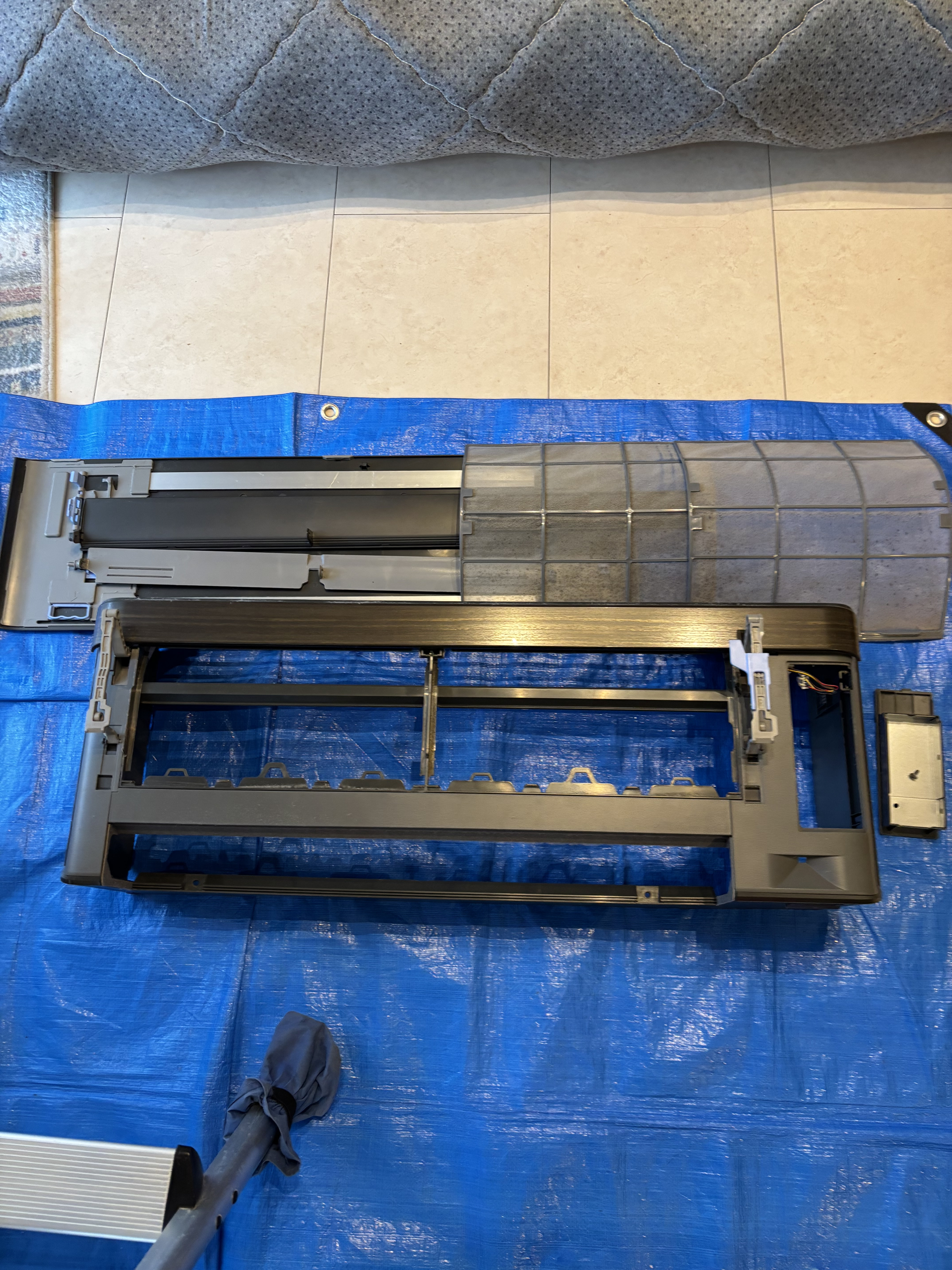 神奈川県平塚市の壁掛けエアコンの作業前1