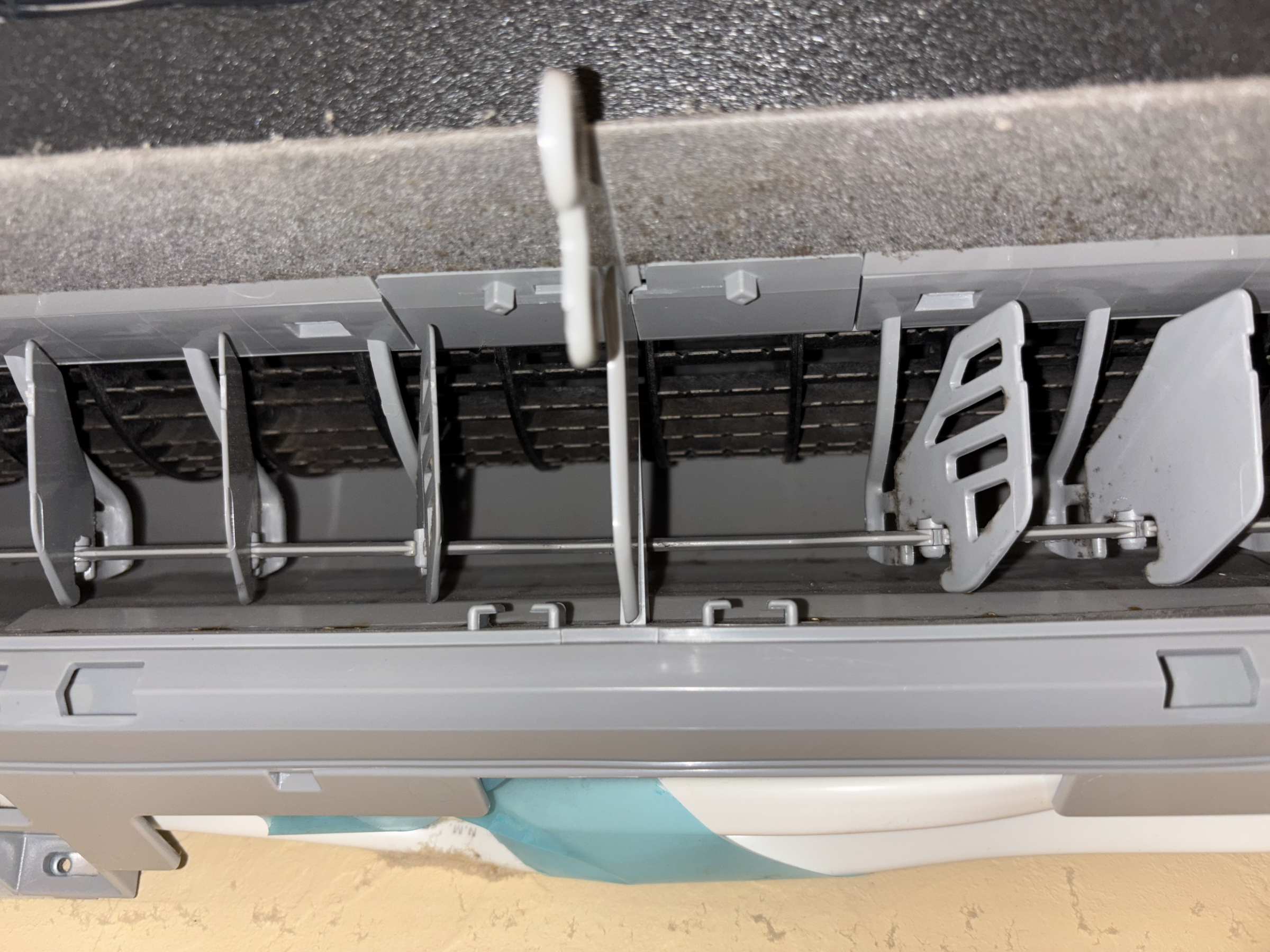 神奈川県平塚市の壁掛けエアコンの作業前3