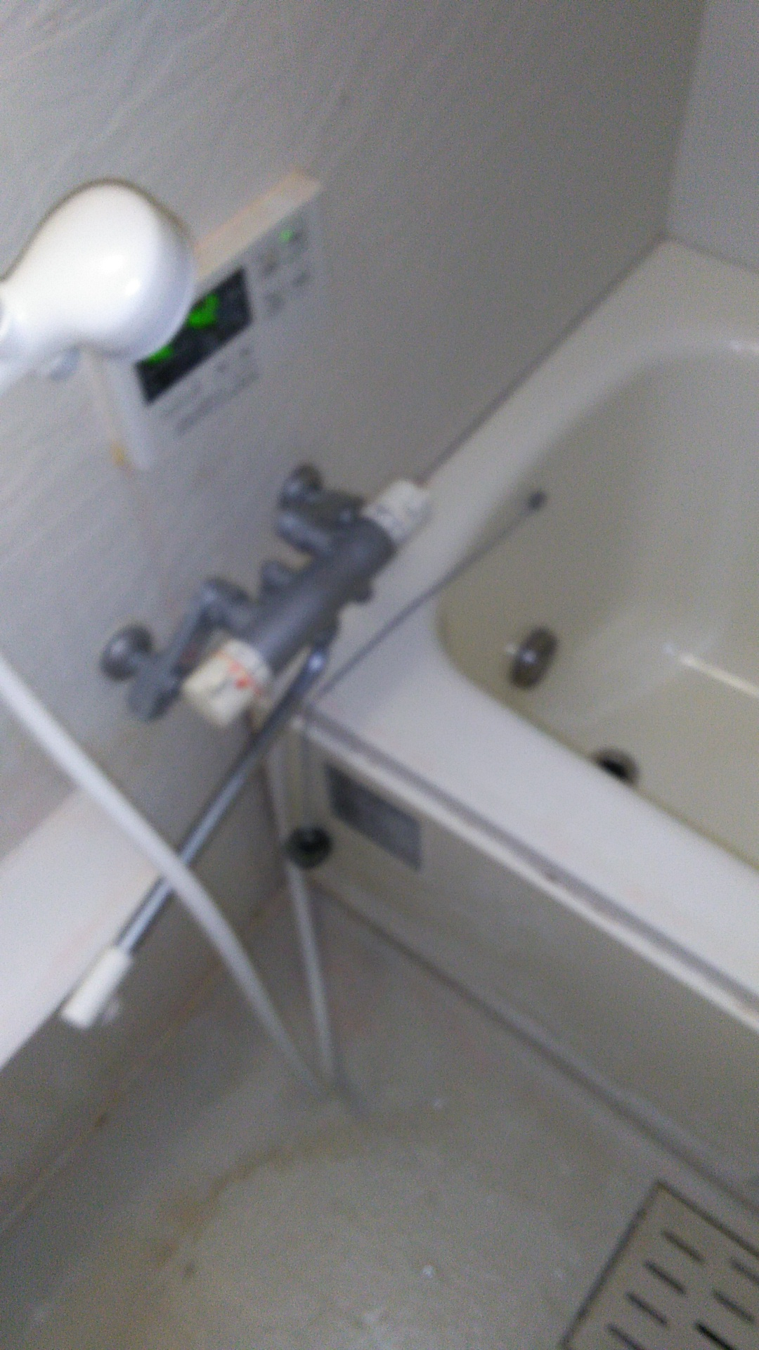 青森県八戸市の浴室・お風呂クリーニングの作業前2