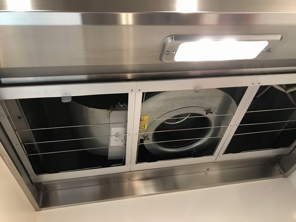 東京都目黒区中目黒のレンジフードクリーニングの作業後2