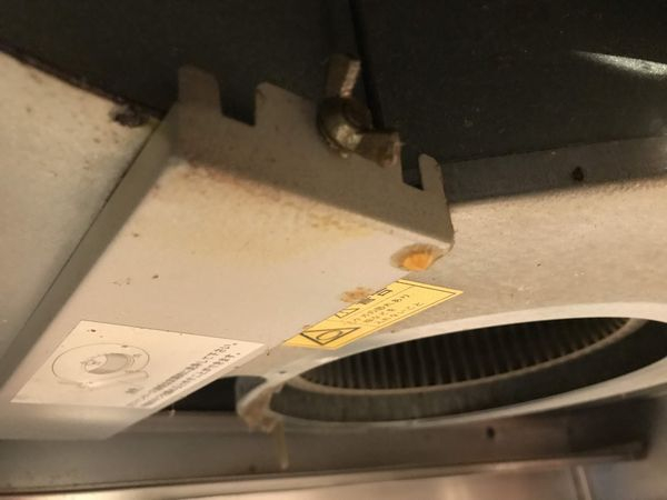 東京都目黒区中目黒のレンジフードクリーニングの作業前3