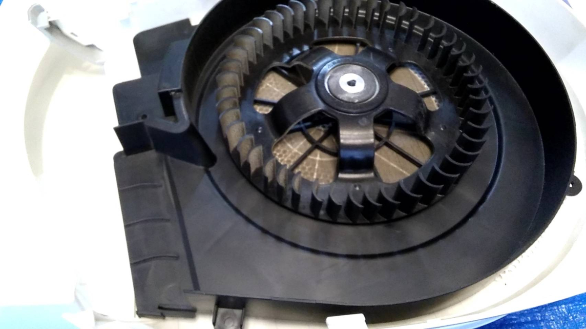 神奈川県茅ヶ崎市のお掃除機能付きエアコンの作業前3