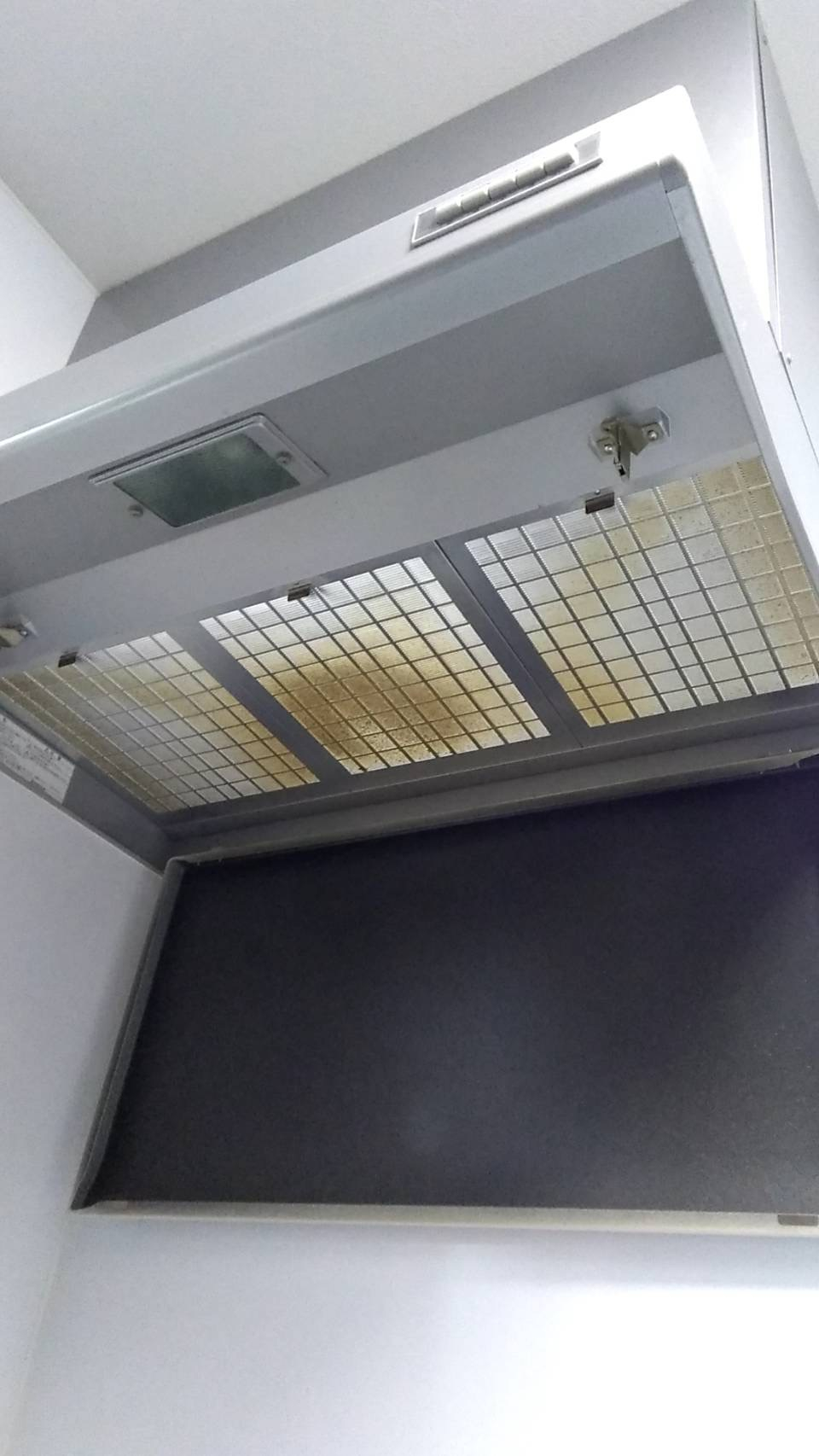 神奈川県藤沢市のレンジフードクリーニングの作業前1