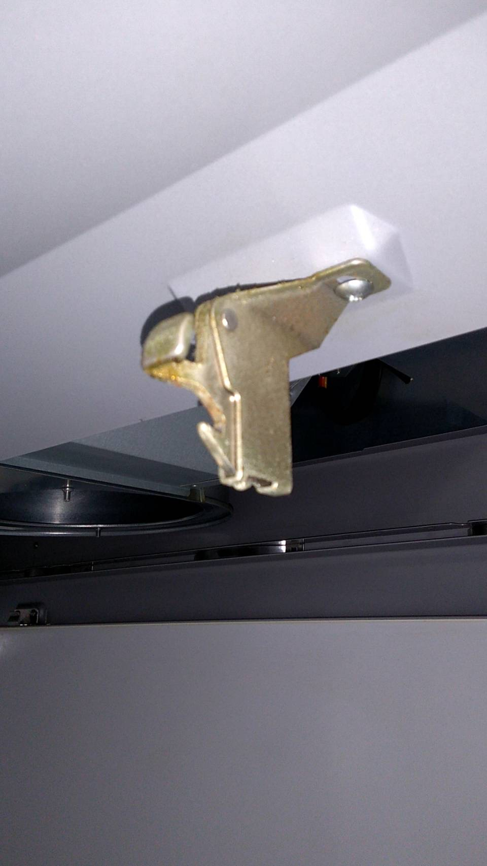 神奈川県藤沢市のレンジフードクリーニングの作業前3