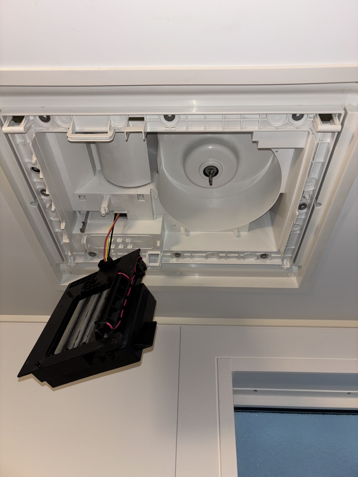 神奈川県藤沢市の浴室乾燥機クリーニングの作業後2