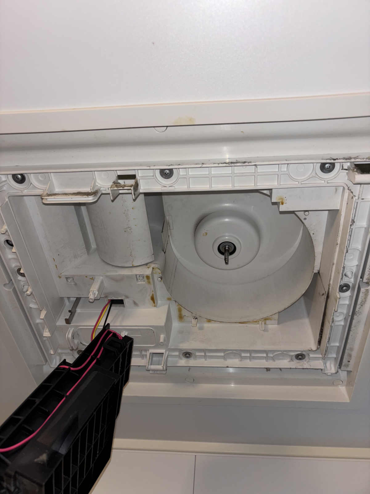 神奈川県藤沢市の浴室乾燥機クリーニングの作業前2