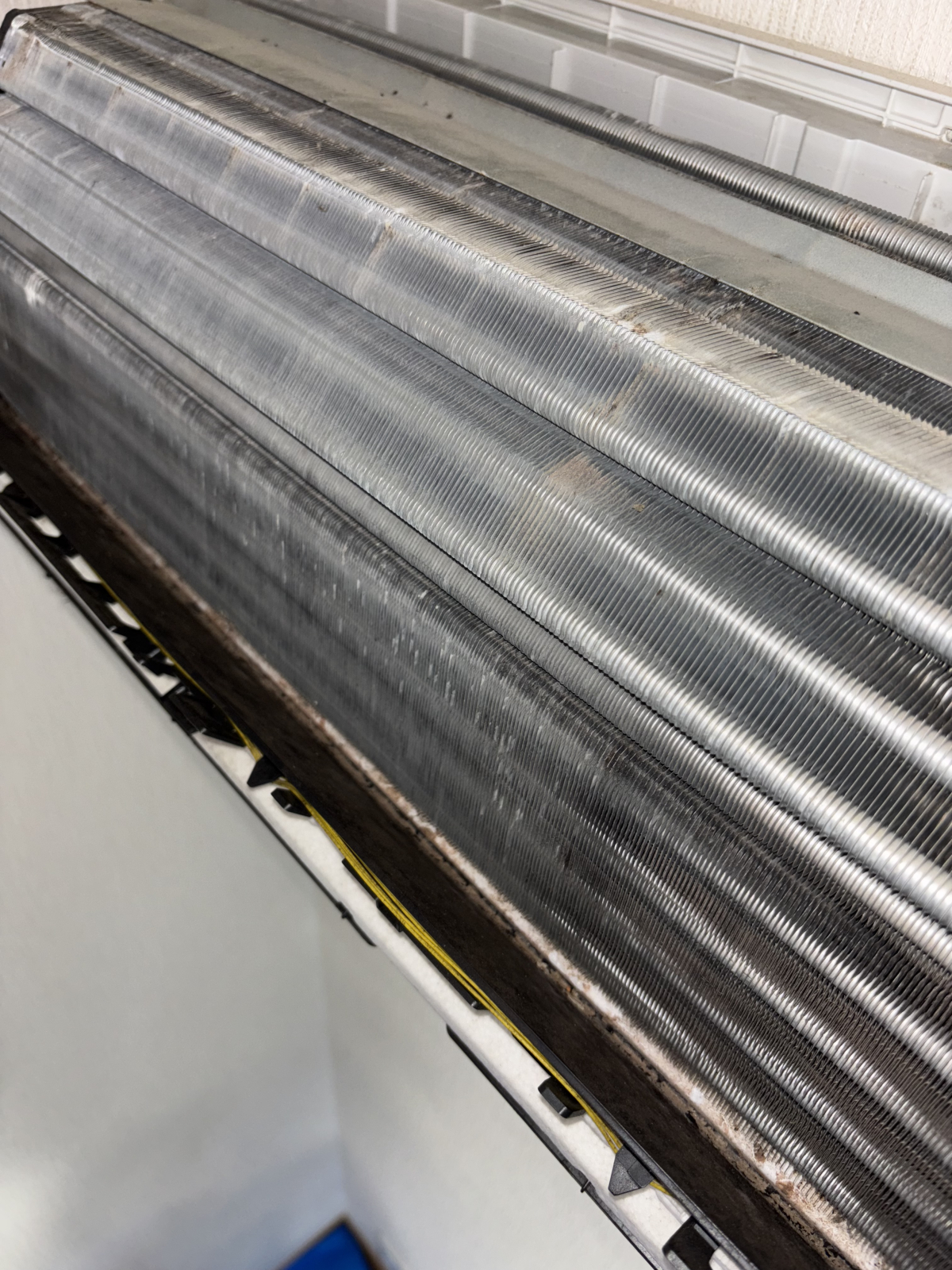 神奈川県横須賀市の壁掛けエアコンの作業前2