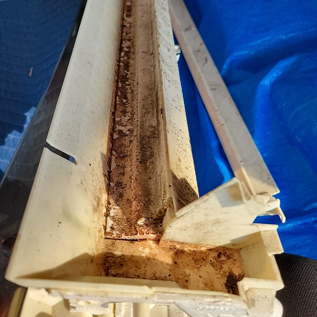 宮崎県延岡市のお掃除機能付きエアコンの作業前1