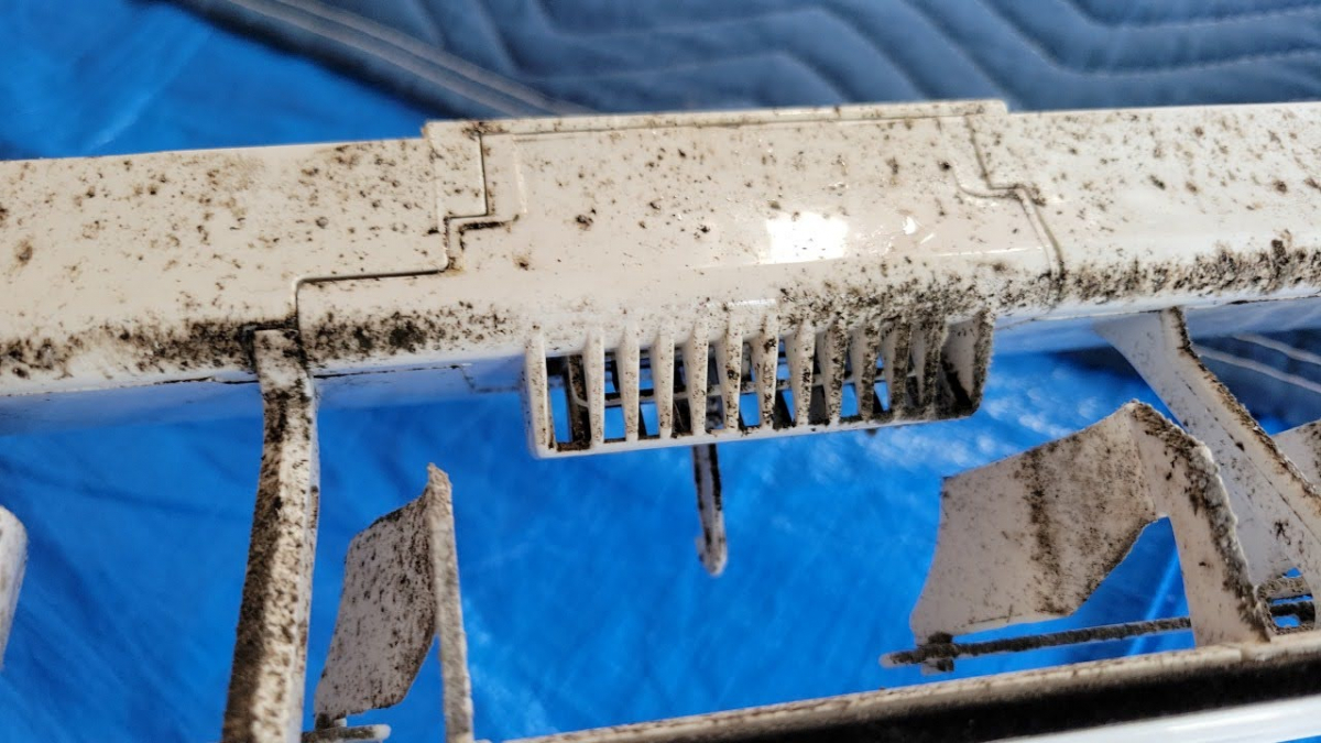 宮崎県延岡市の壁掛けエアコンの作業前3