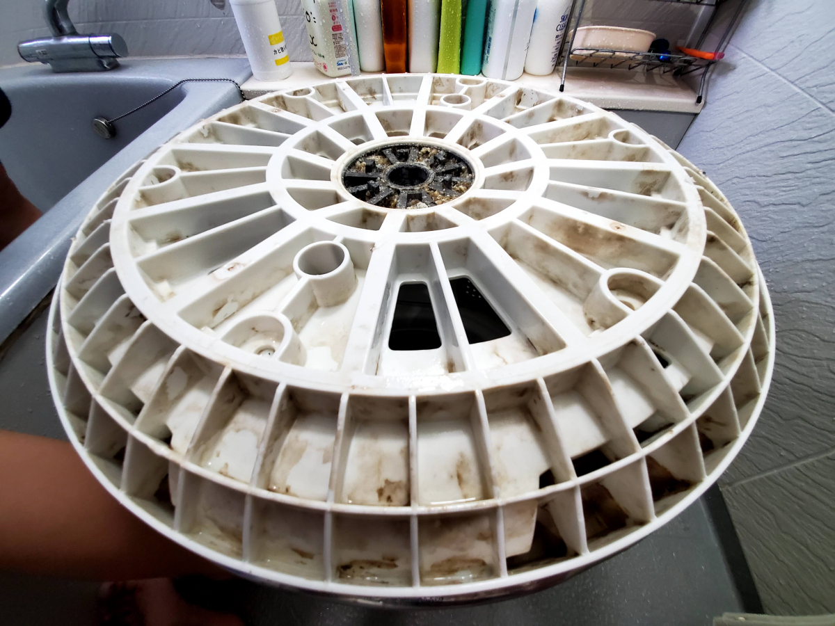宮崎県延岡市の洗濯機分解クリーニングの作業前3