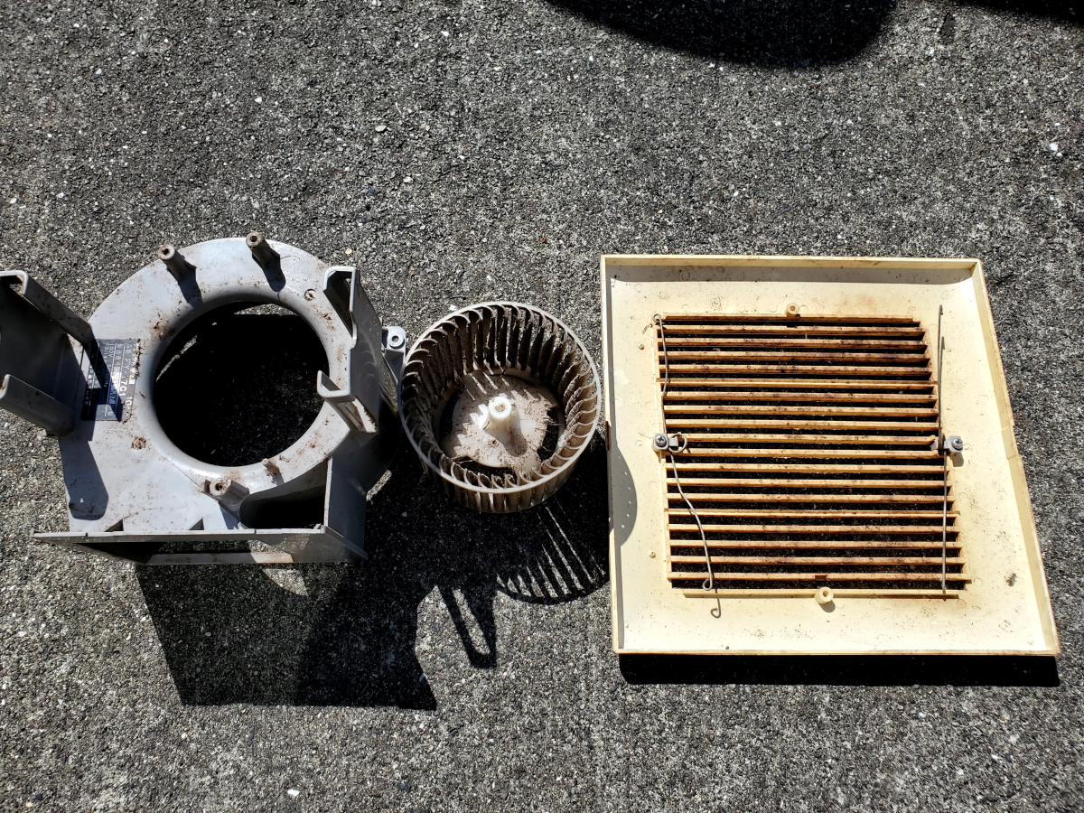 宮崎県延岡市の浴室・お風呂クリーニングの作業前2