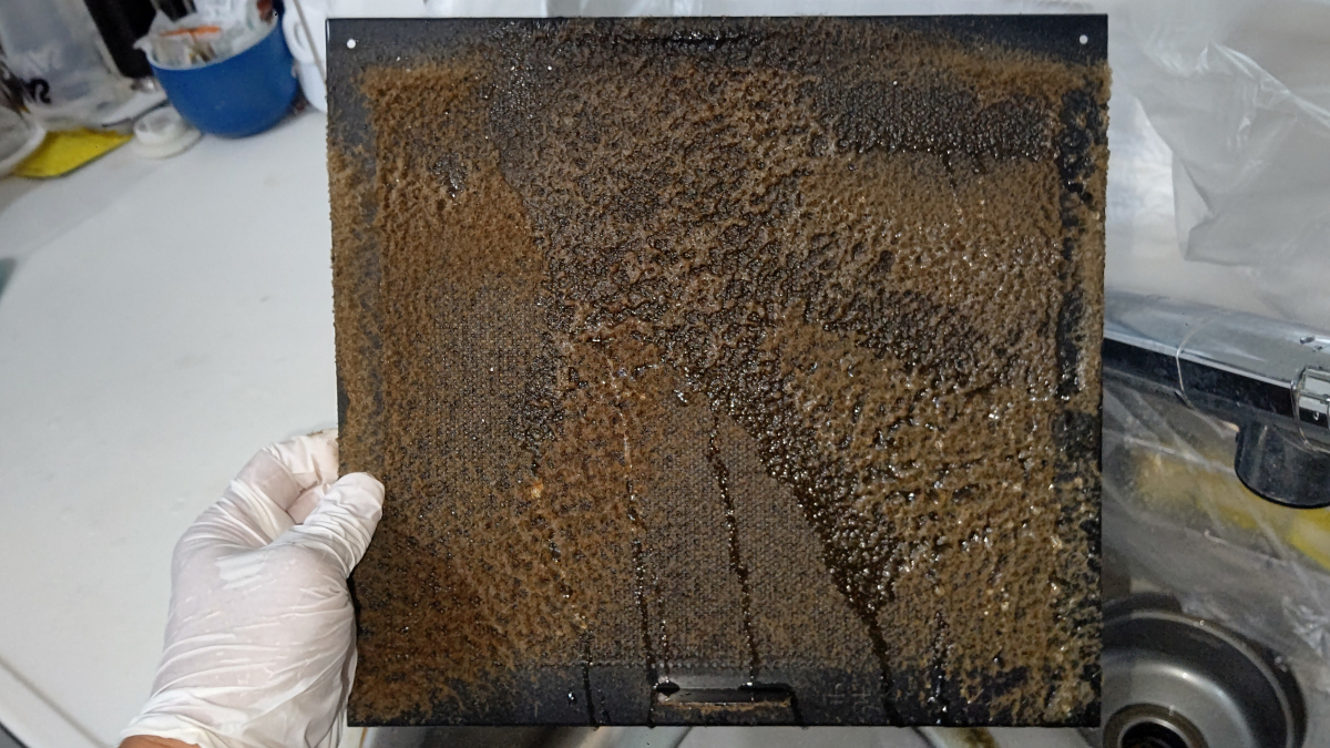 東京都新宿区のレンジフードクリーニングの作業前1