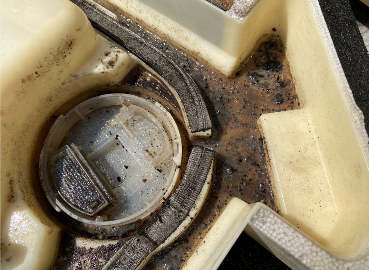 東京都目黒区の業務用天井埋め込みエアコンの作業前1