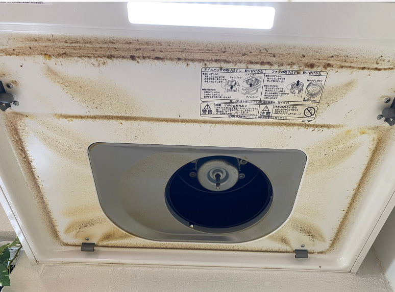 東京都品川区大井のレンジフードクリーニングの作業前1