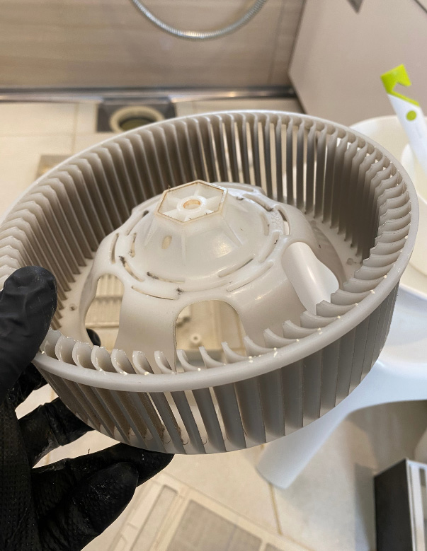 東京都大田区南雪谷の浴室乾燥機クリーニングの作業前1