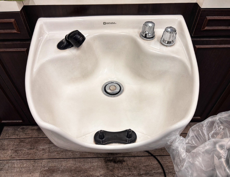 神奈川県川崎市川崎区の店舗清掃の作業前1