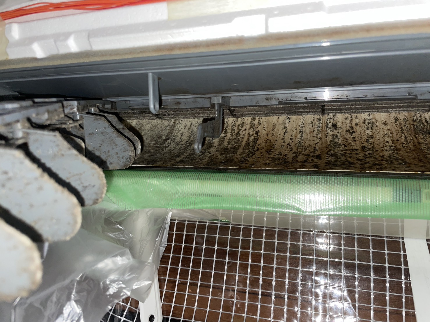 東京都豊島区池袋の壁掛けエアコンの作業前1