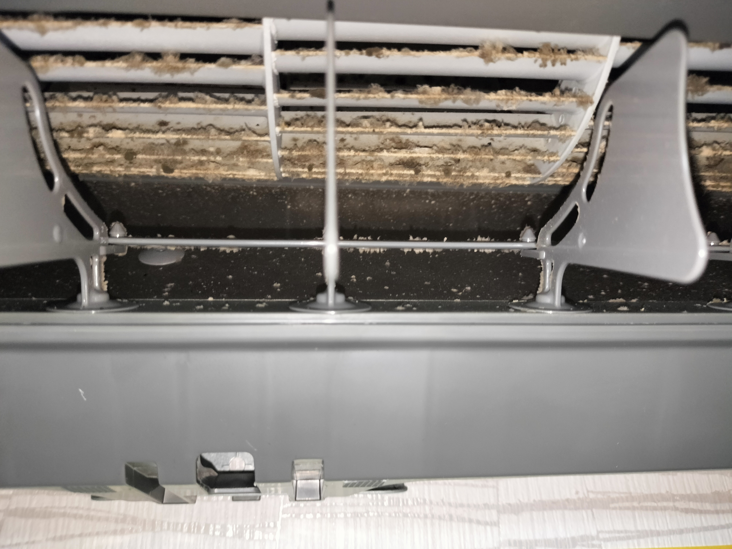 茨城県つくば市竹園の壁掛けエアコンの作業前2