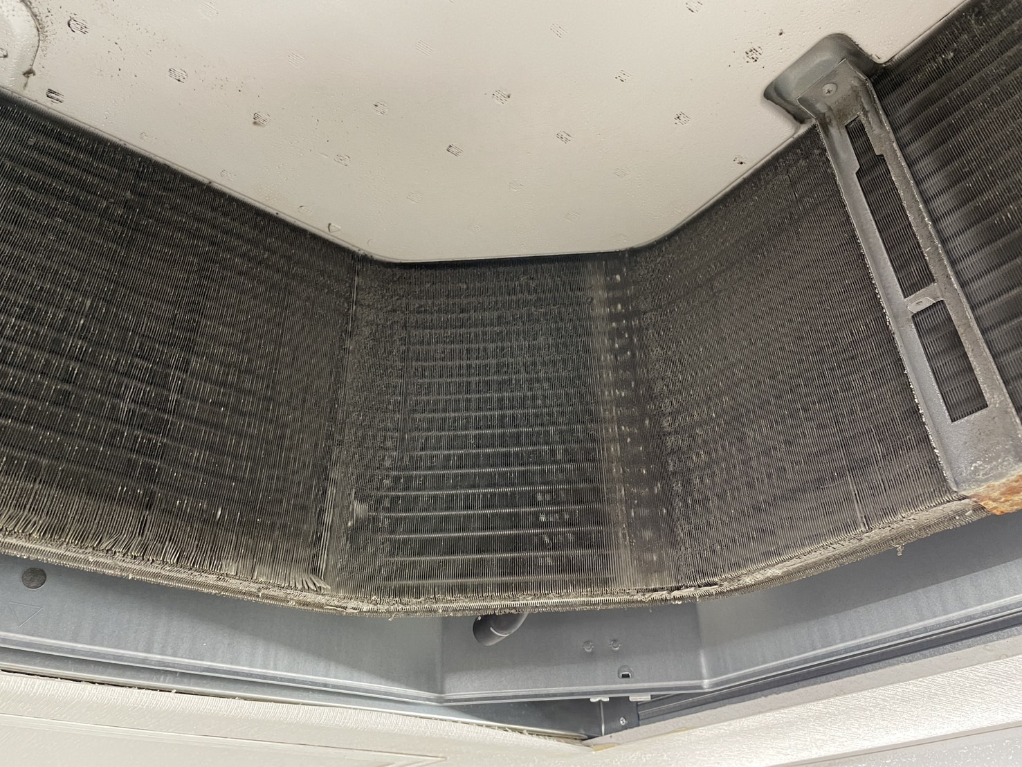 東京都文京区白山の業務用天井埋め込みエアコンの作業前1