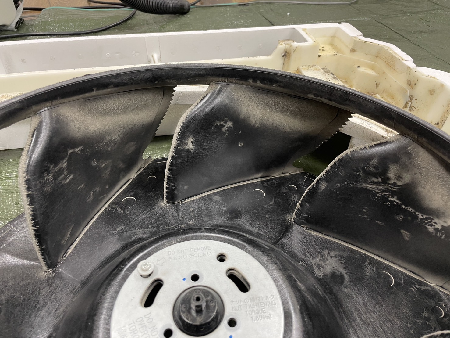 東京都文京区白山の業務用天井埋め込みエアコンの作業前2