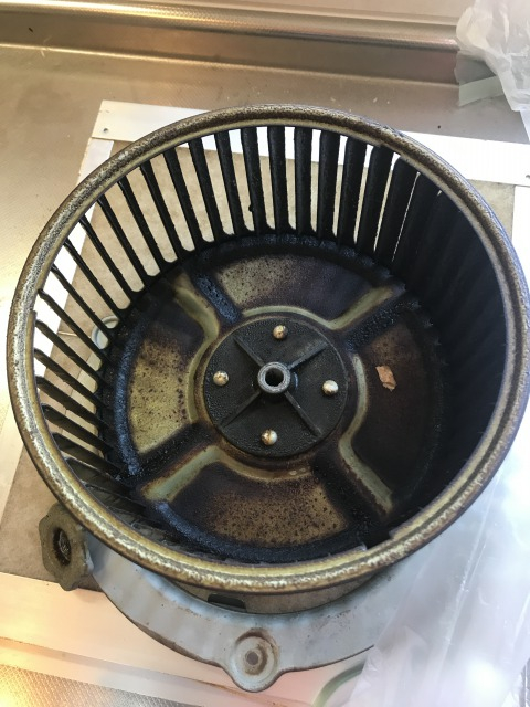 千葉県柏市のレンジフードクリーニングの作業前1