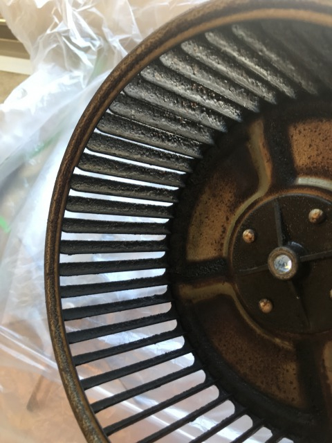 千葉県柏市のレンジフードクリーニングの作業前2