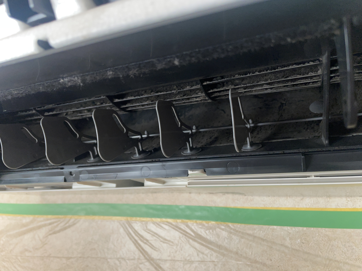 神奈川県横浜市南区の壁掛けエアコンの作業前1