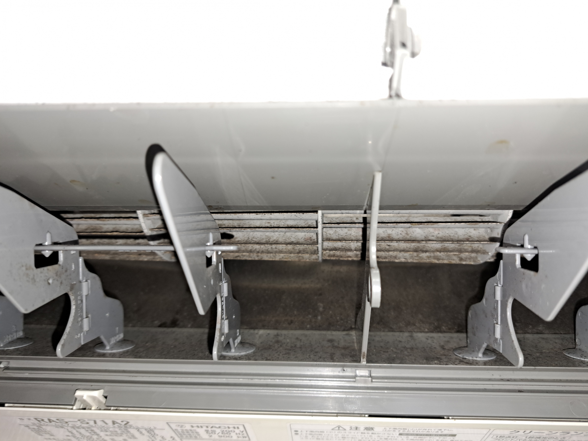 埼玉県坂戸市浅羽野のお掃除機能付きエアコンの作業前1