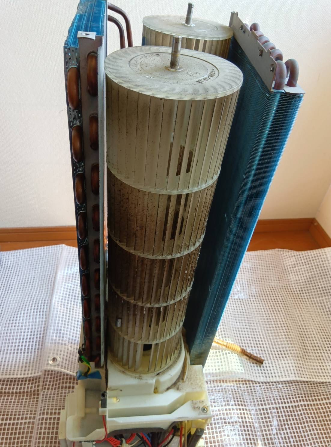 新潟県新潟市江南区所島の壁掛けエアコンの作業前2