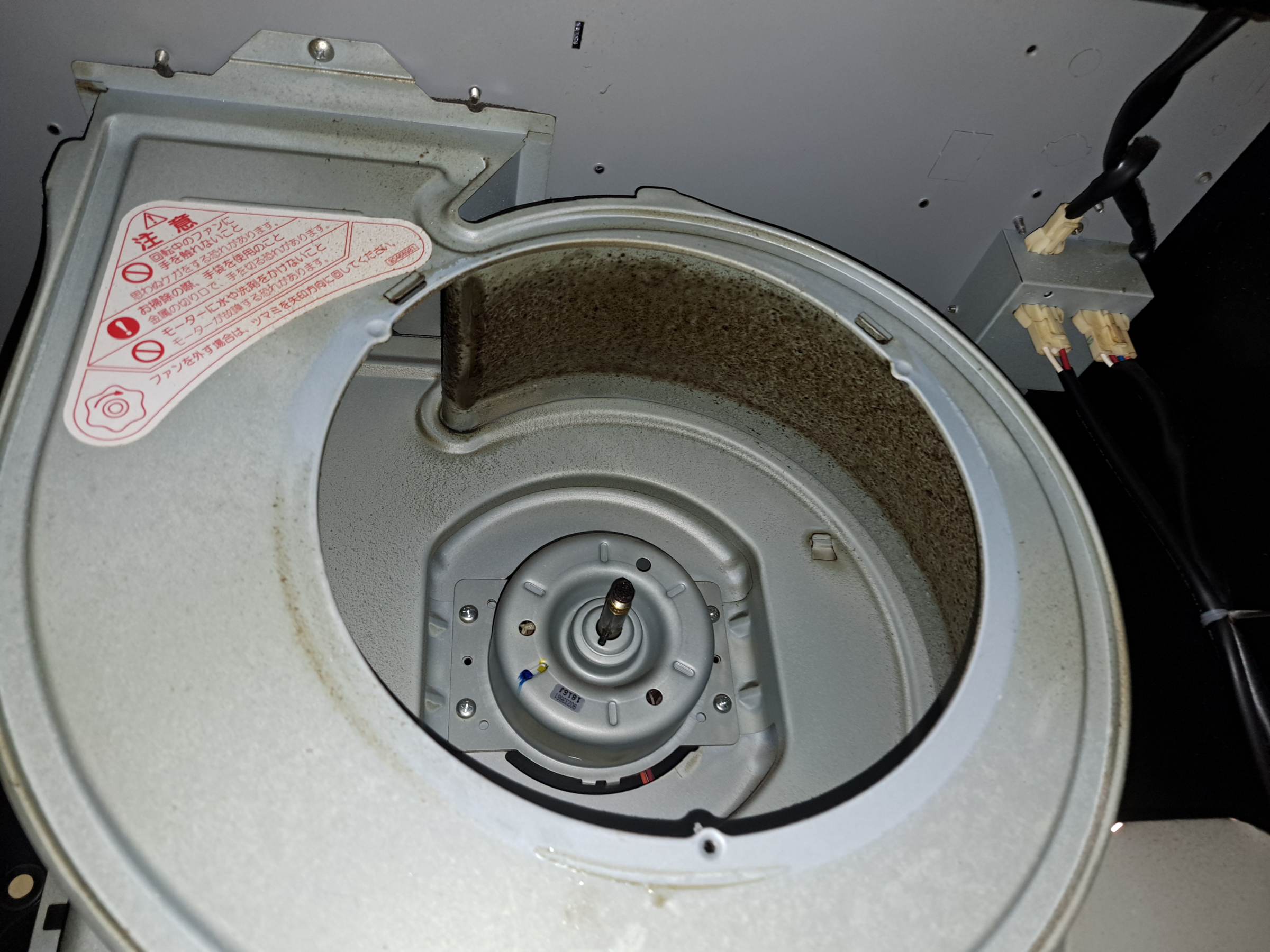 埼玉県坂戸市のレンジフードクリーニングの作業前1