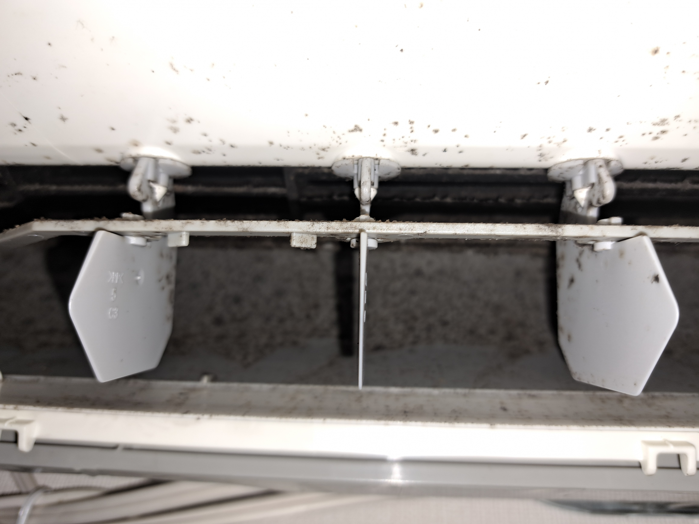 埼玉県坂戸市のお掃除機能付きエアコンの作業前2