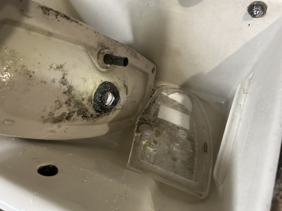 神奈川県川崎市川崎区のトイレクリーニングの作業前2