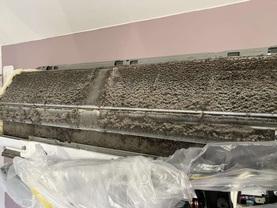 東京都大田区西蒲田のお掃除機能付きエアコンの作業前1