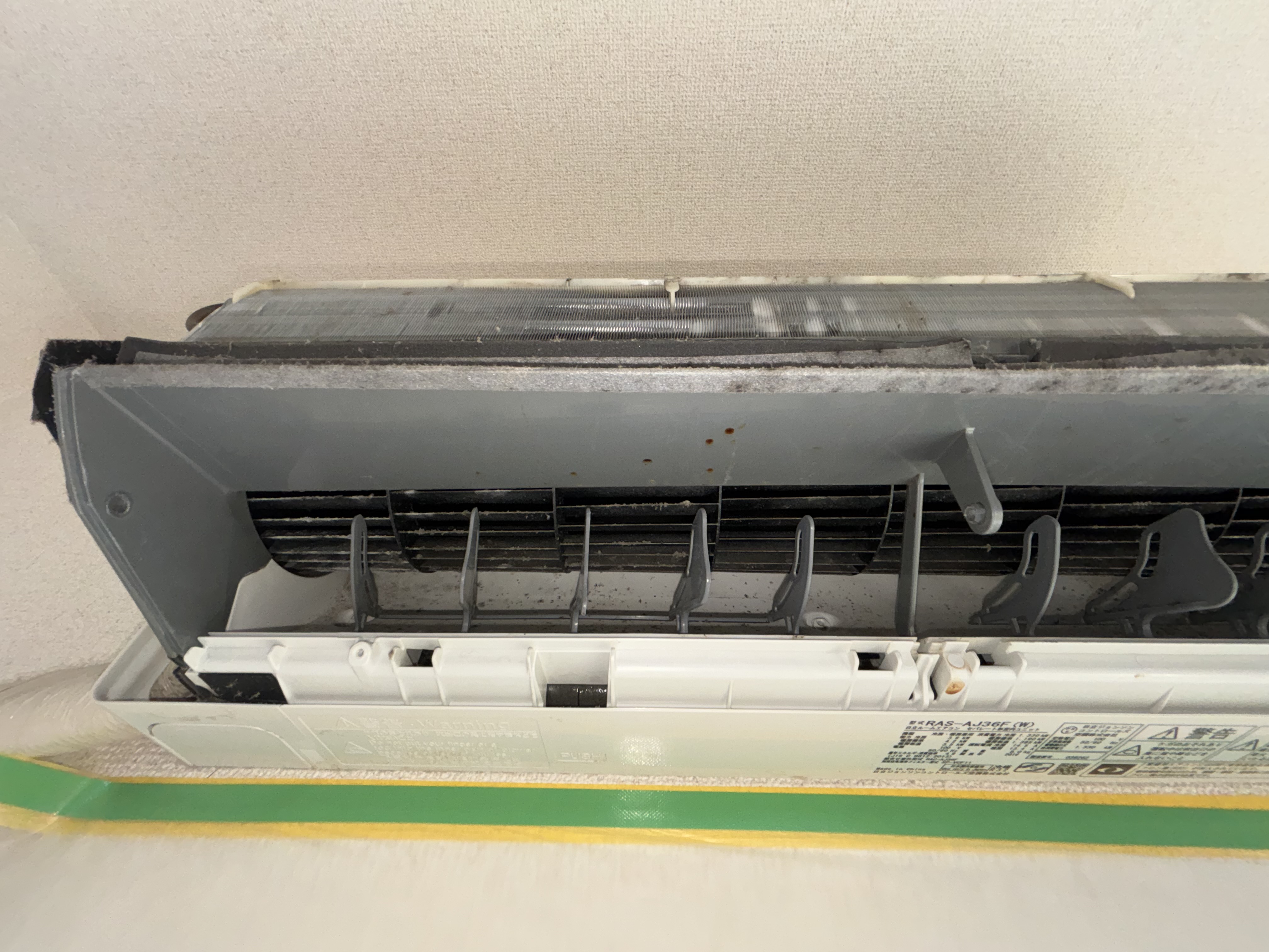 埼玉県さいたま市浦和区高砂の壁掛けエアコンの作業前2