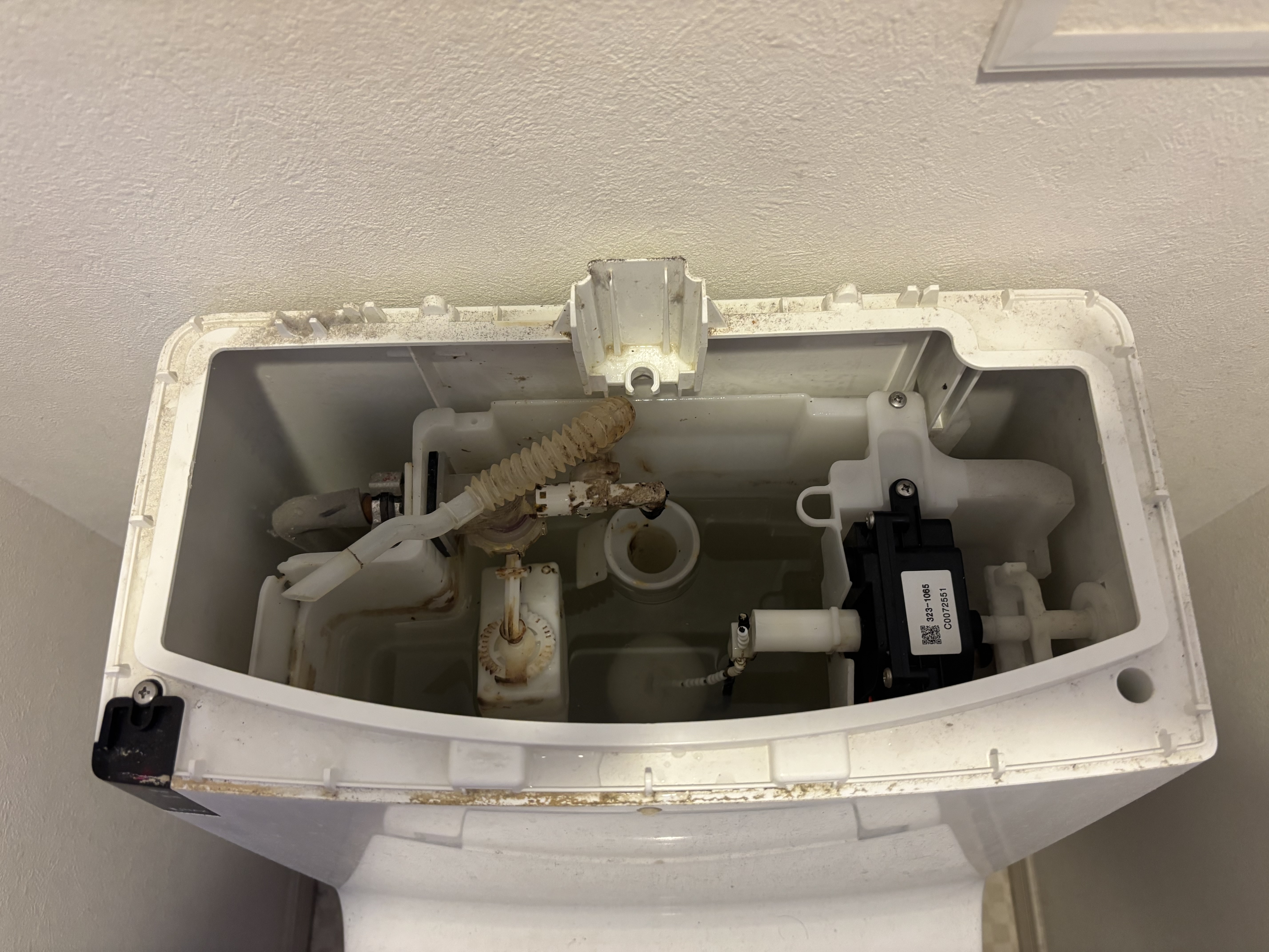 埼玉県越谷市のトイレクリーニングの作業前1