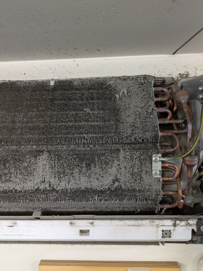 岡山県岡山市北区の壁掛けエアコンの作業前1