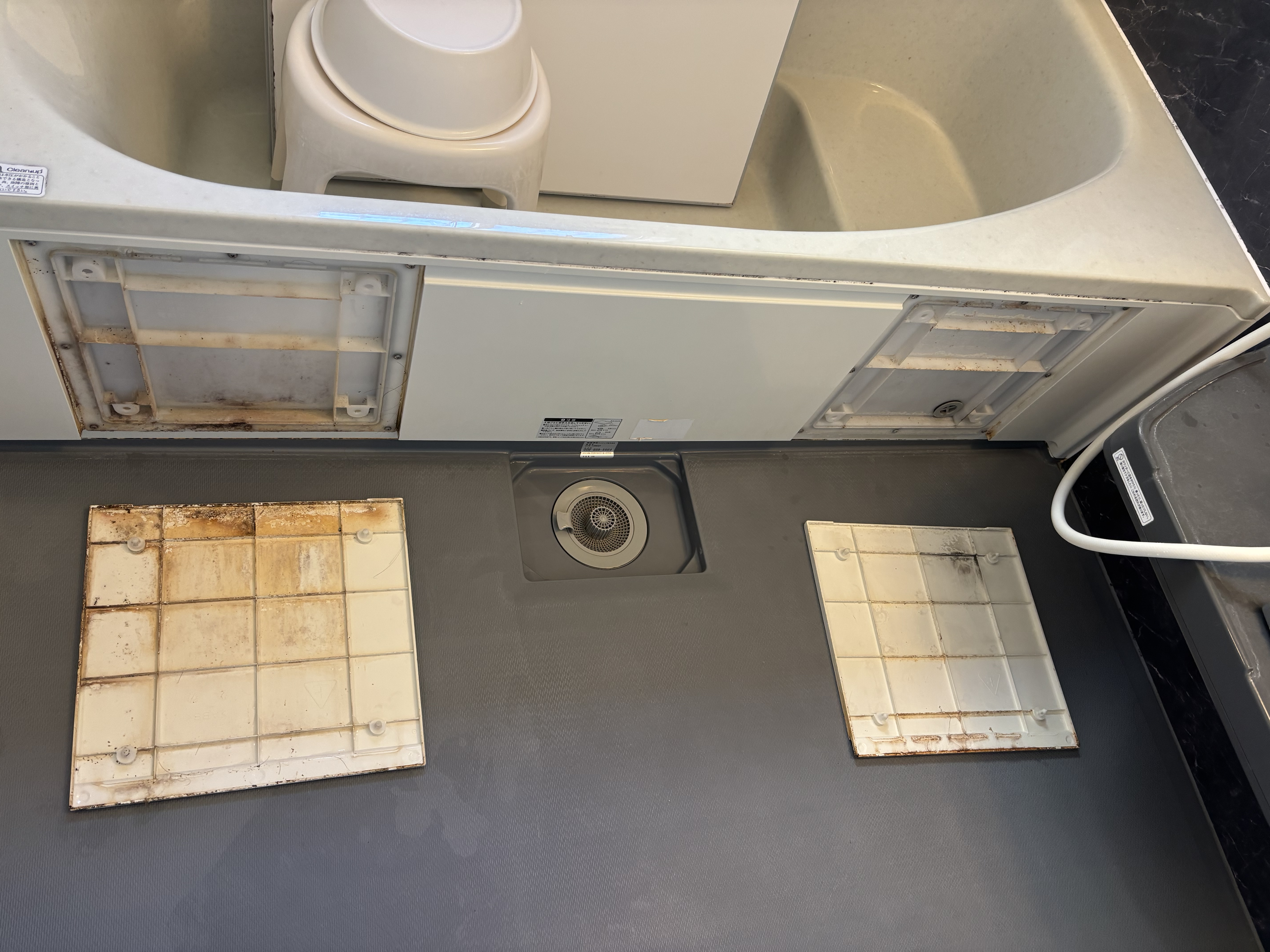 埼玉県上尾市の浴室・お風呂クリーニングの作業前3