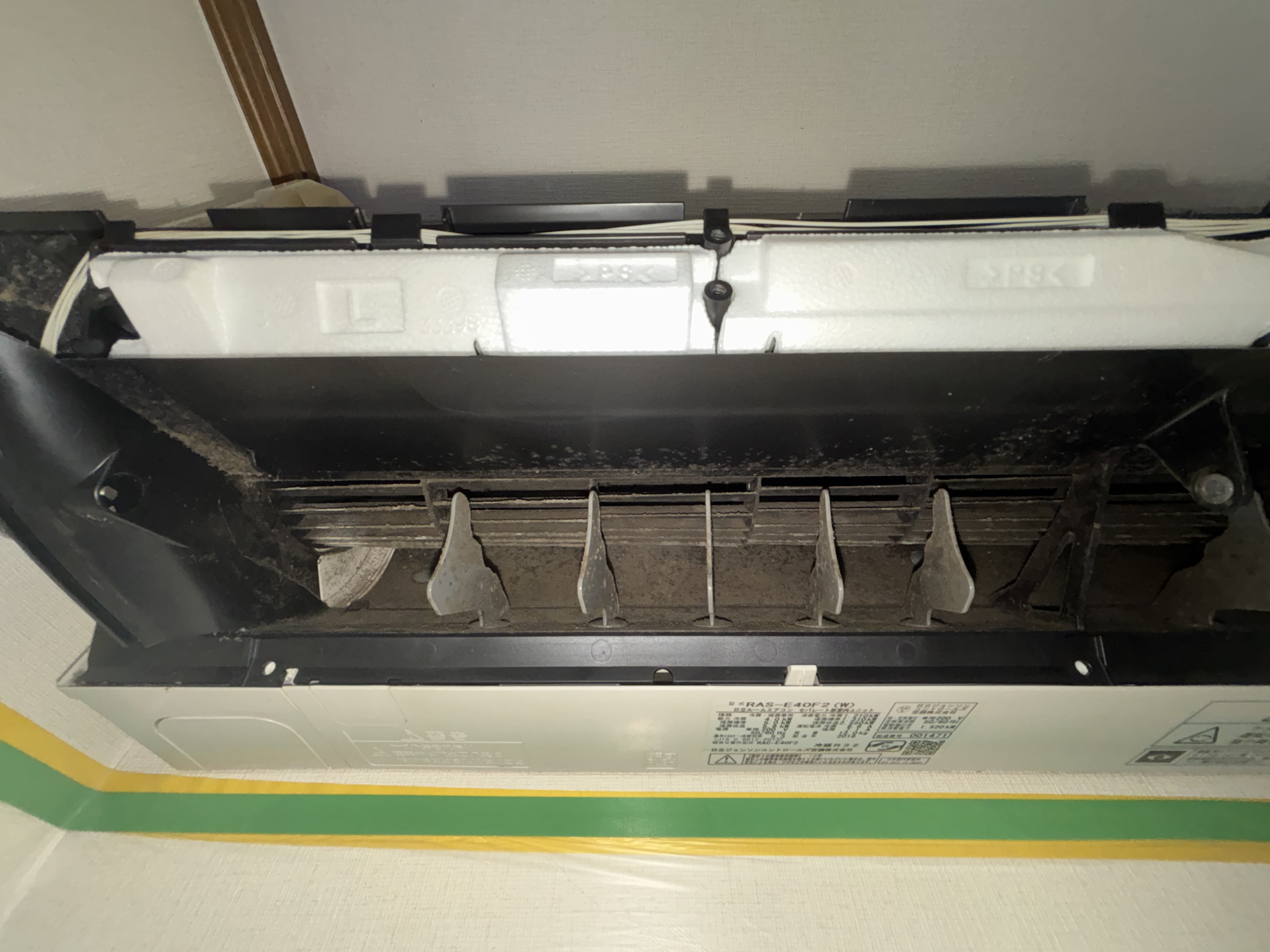 埼玉県さいたま市北区のお掃除機能付きエアコンの作業前3