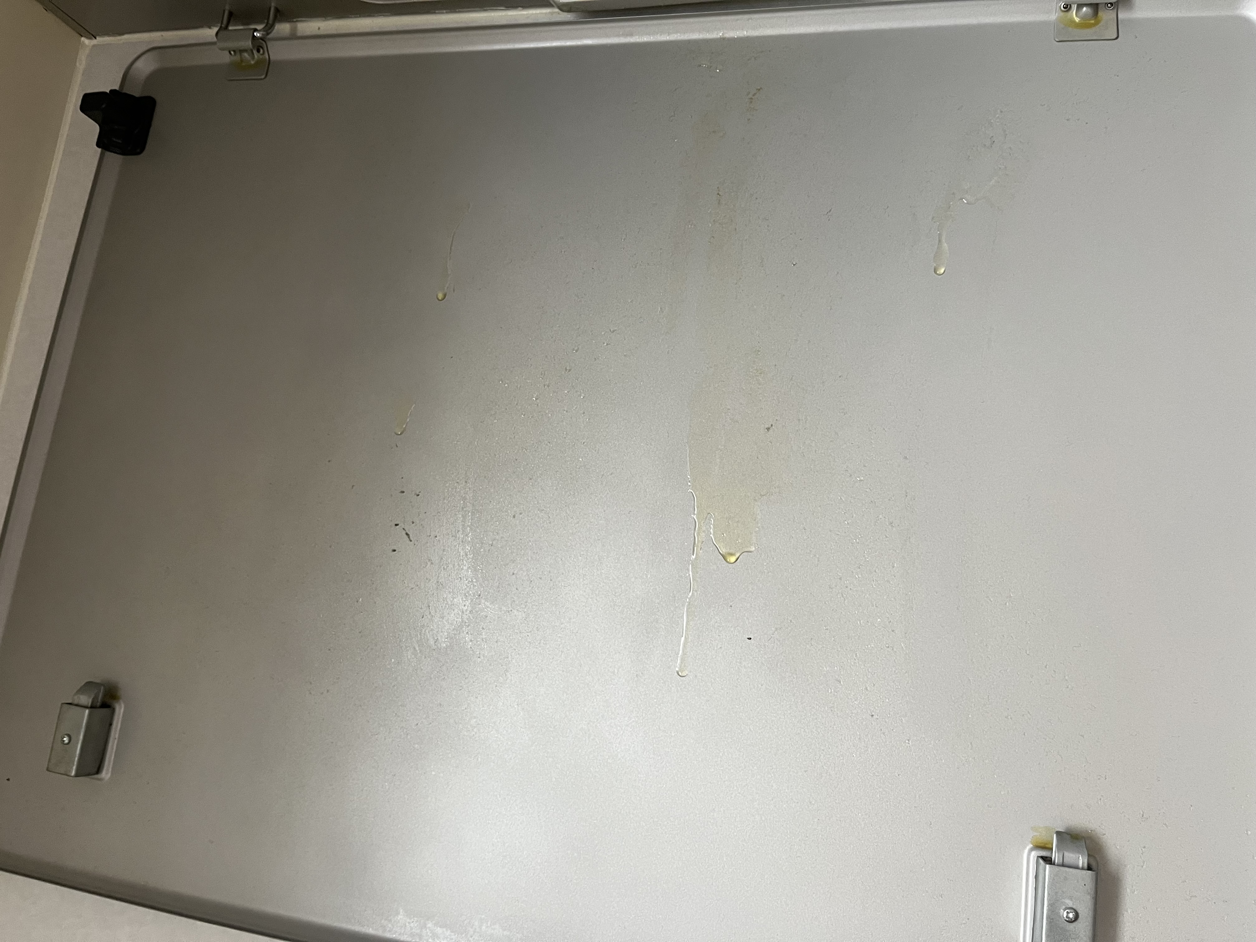 青森県弘前市のレンジフードクリーニングの作業前1