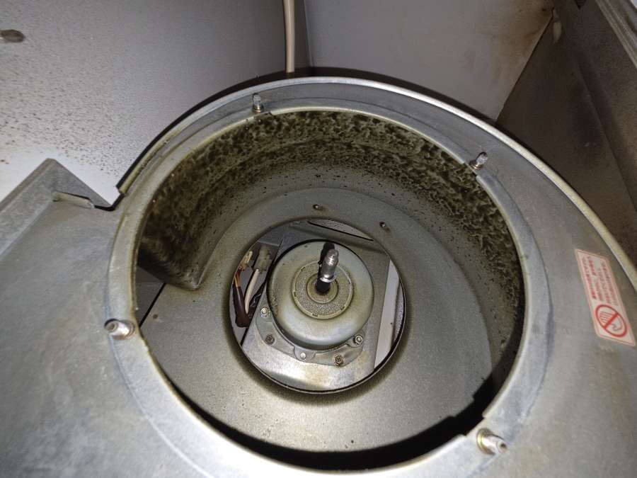 東京都葛飾区お花茶屋のレンジフードクリーニングの作業前1