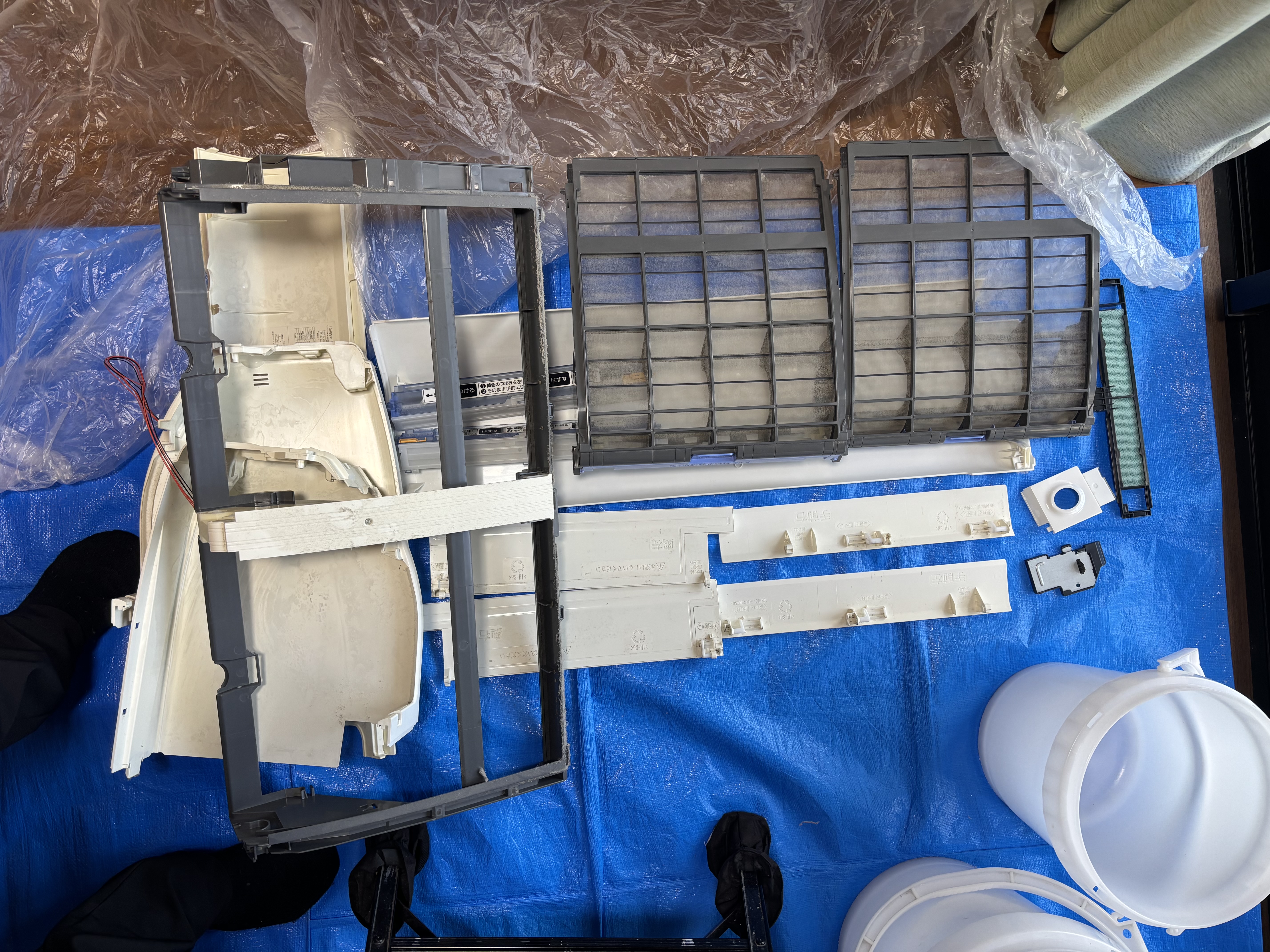 埼玉県さいたま市南区のお掃除機能付きエアコンの作業前3