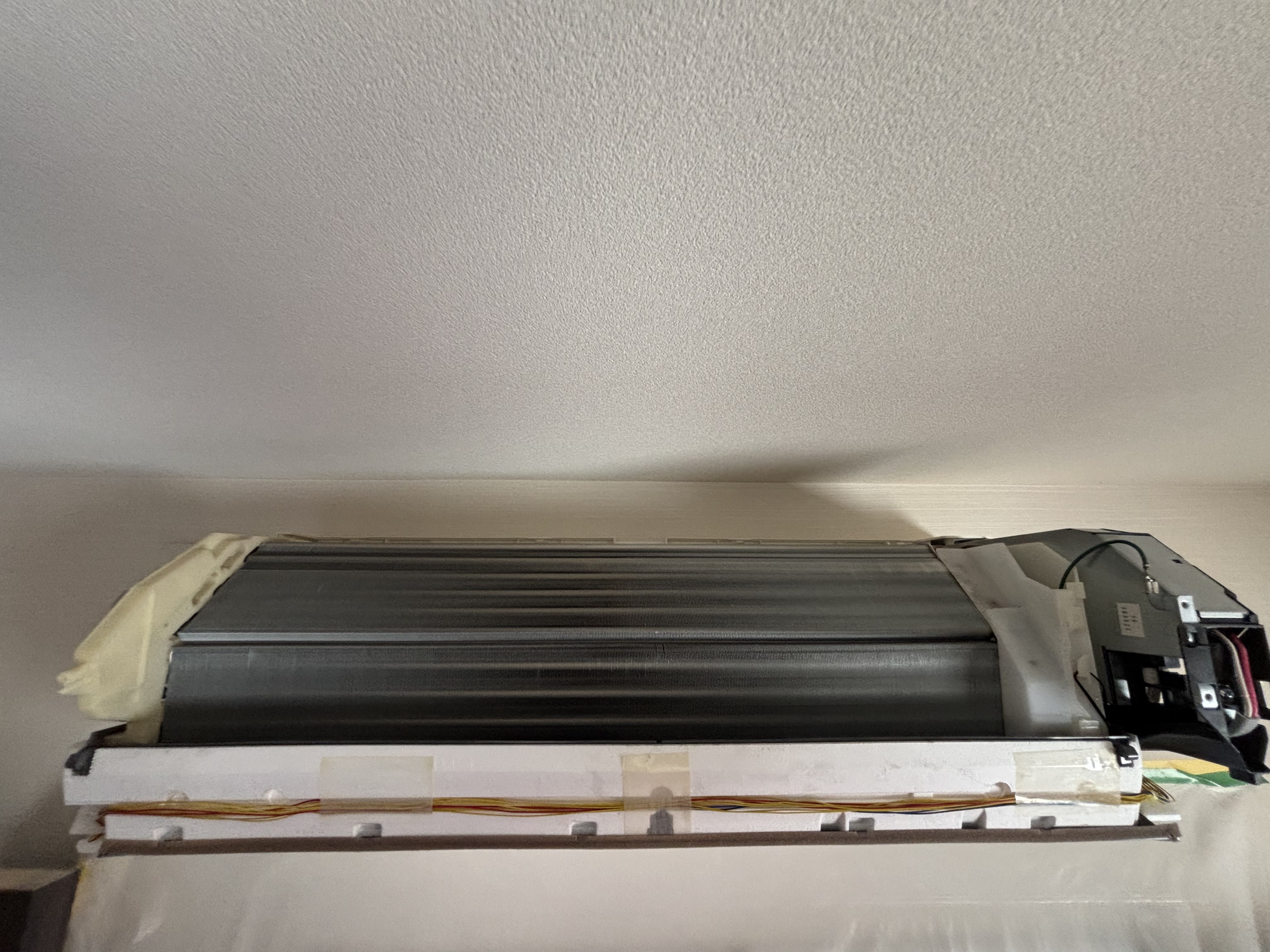 埼玉県さいたま市南区のお掃除機能付きエアコンの作業前1