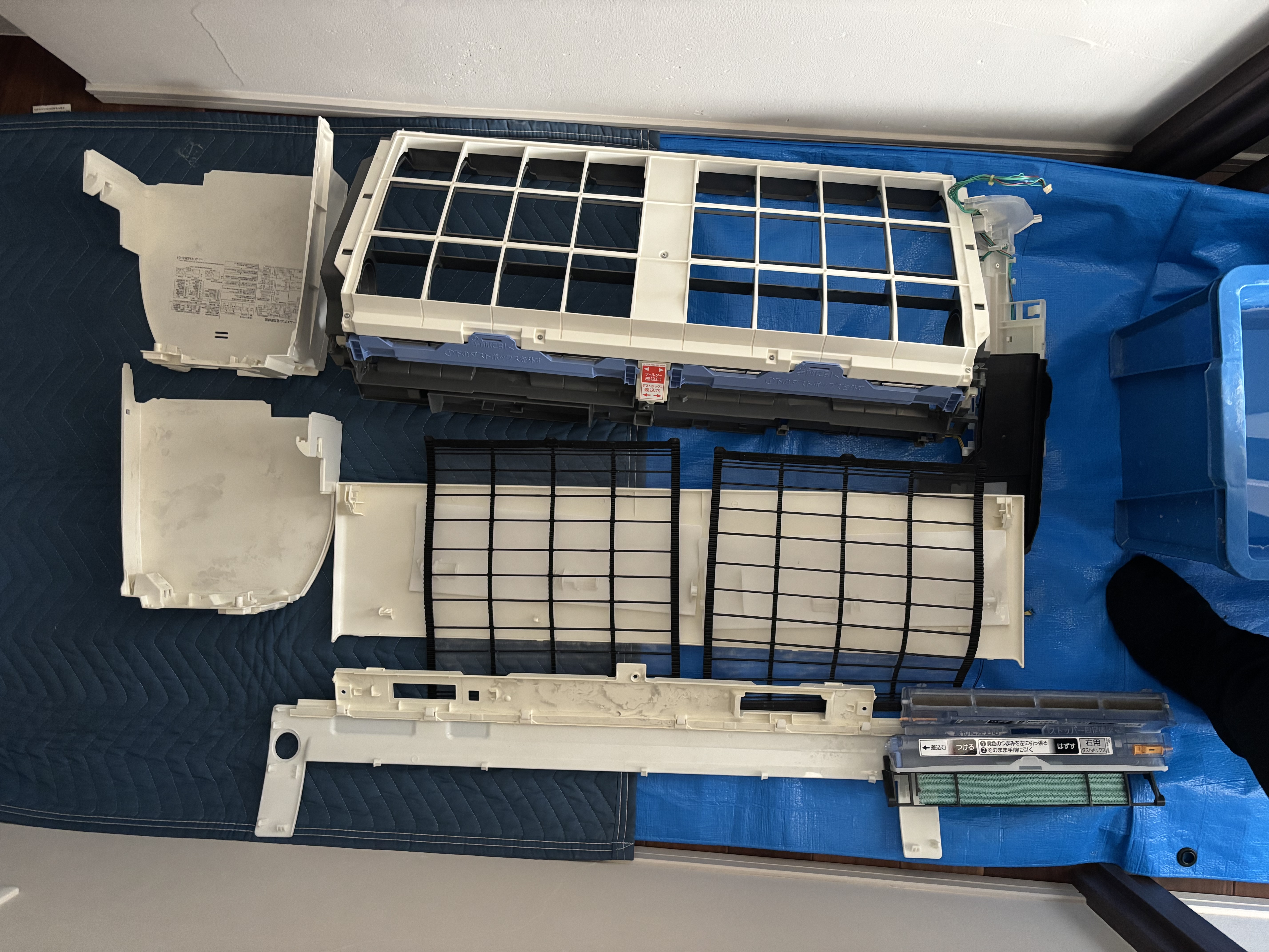 埼玉県さいたま市南区のお掃除機能付きエアコンの作業前3