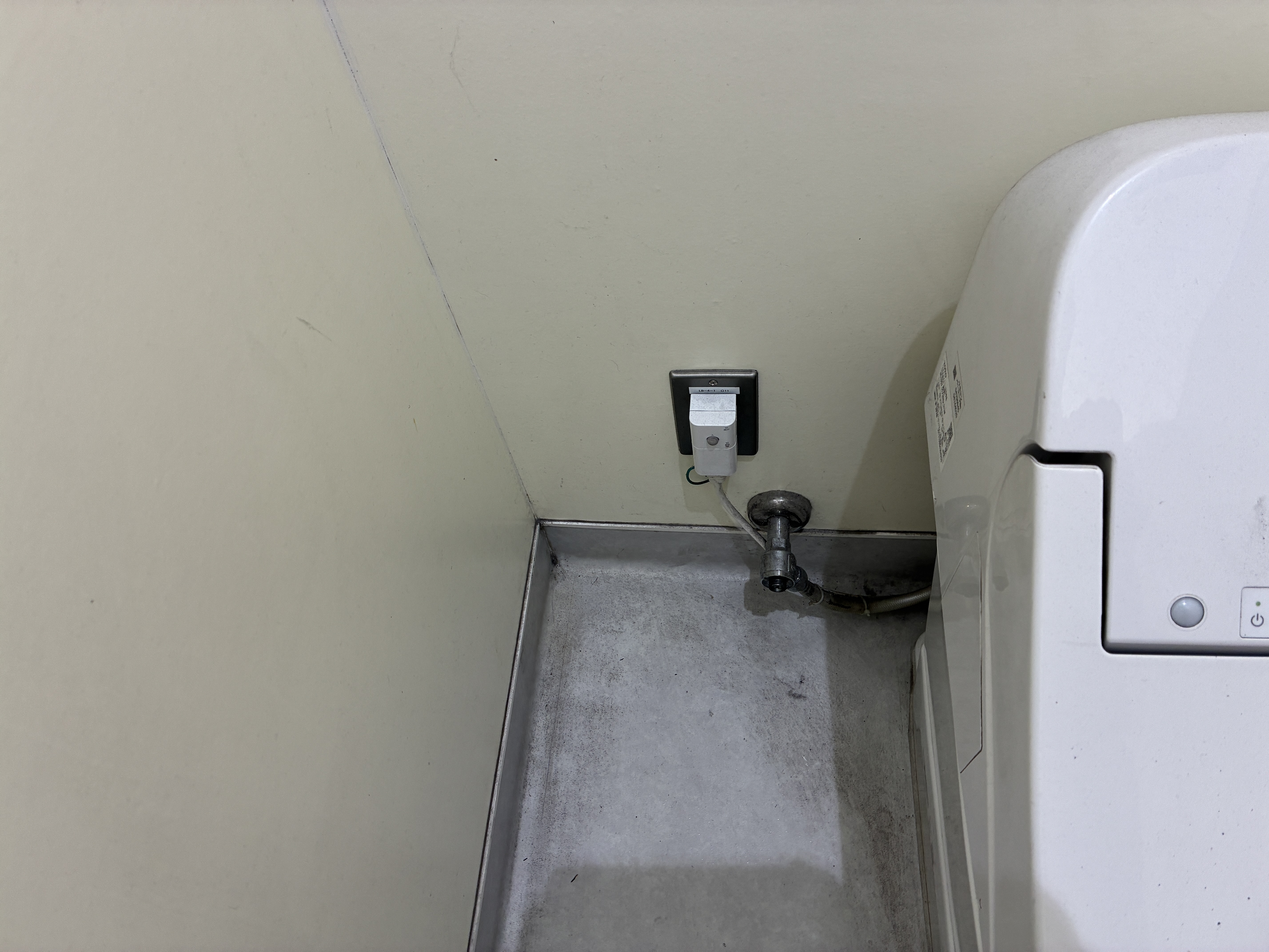 茨城県守谷市のオフィス清掃の作業前3