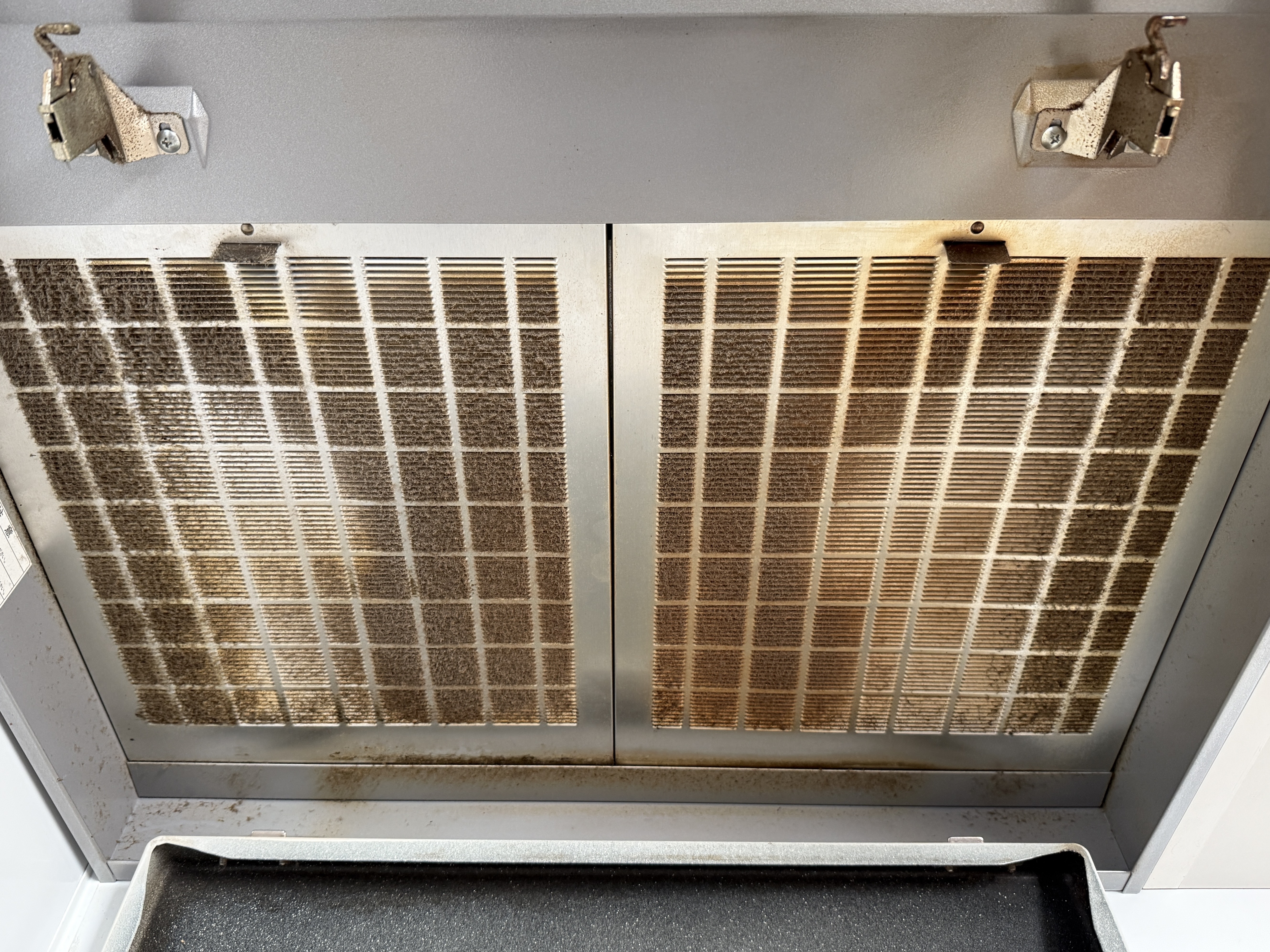 東京都荒川区のレンジフードクリーニングの作業前1