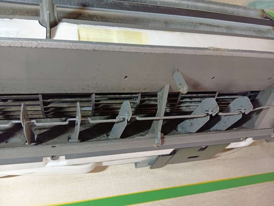 東京都昭島市宮沢町のお掃除機能付きエアコンの作業前1