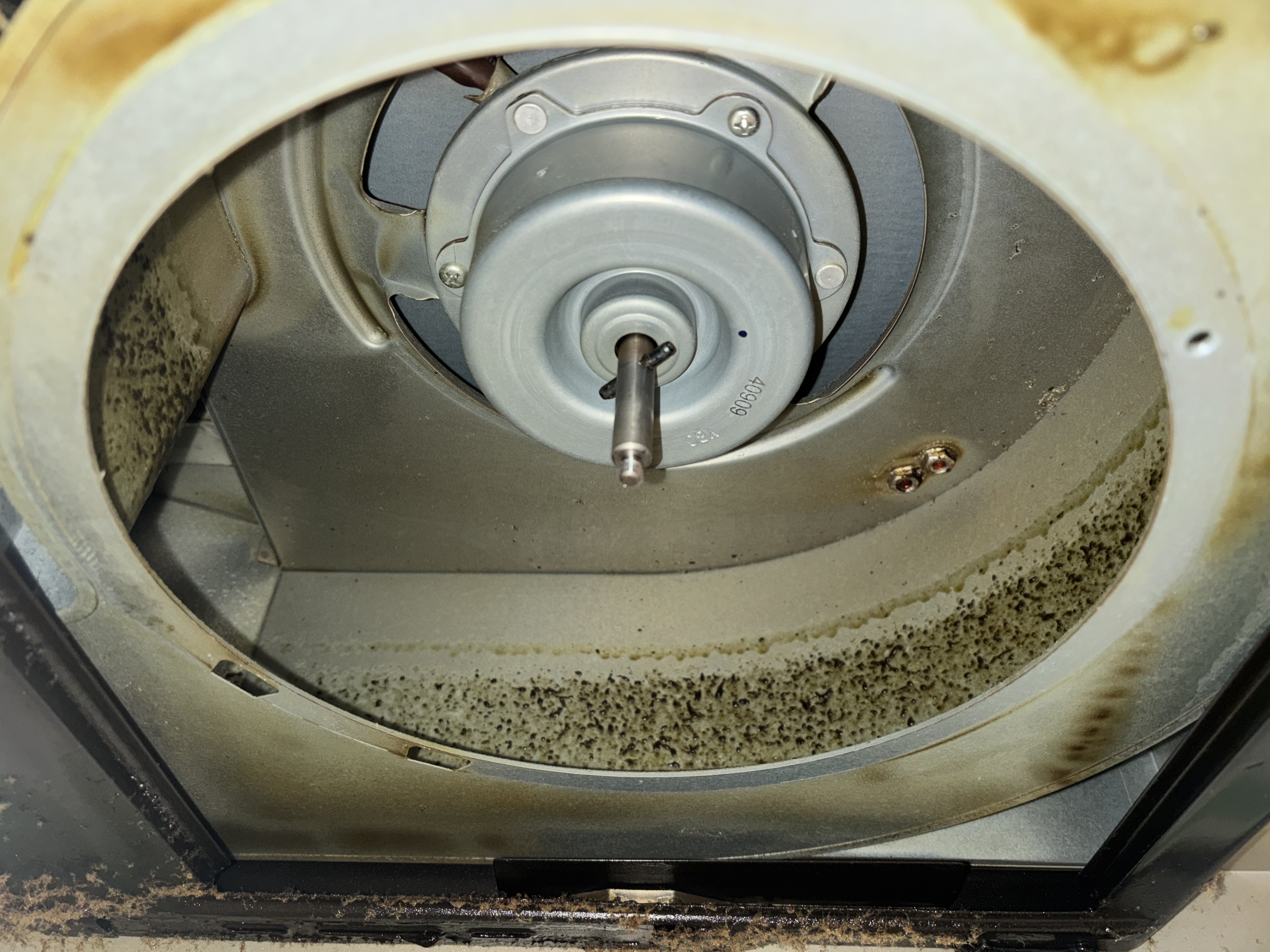 埼玉県春日部市のレンジフードクリーニングの作業前1