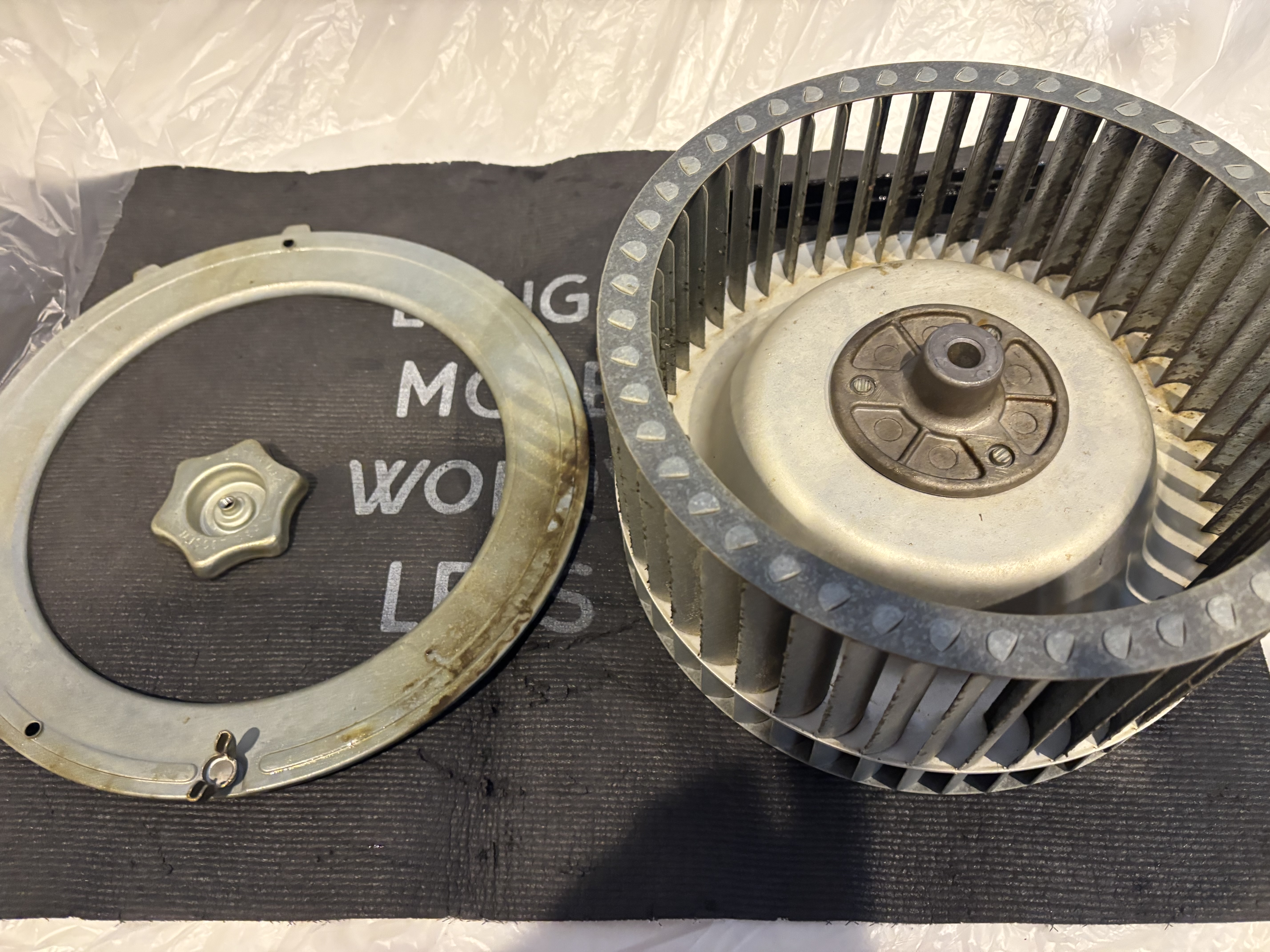 埼玉県春日部市のレンジフードクリーニングの作業前2