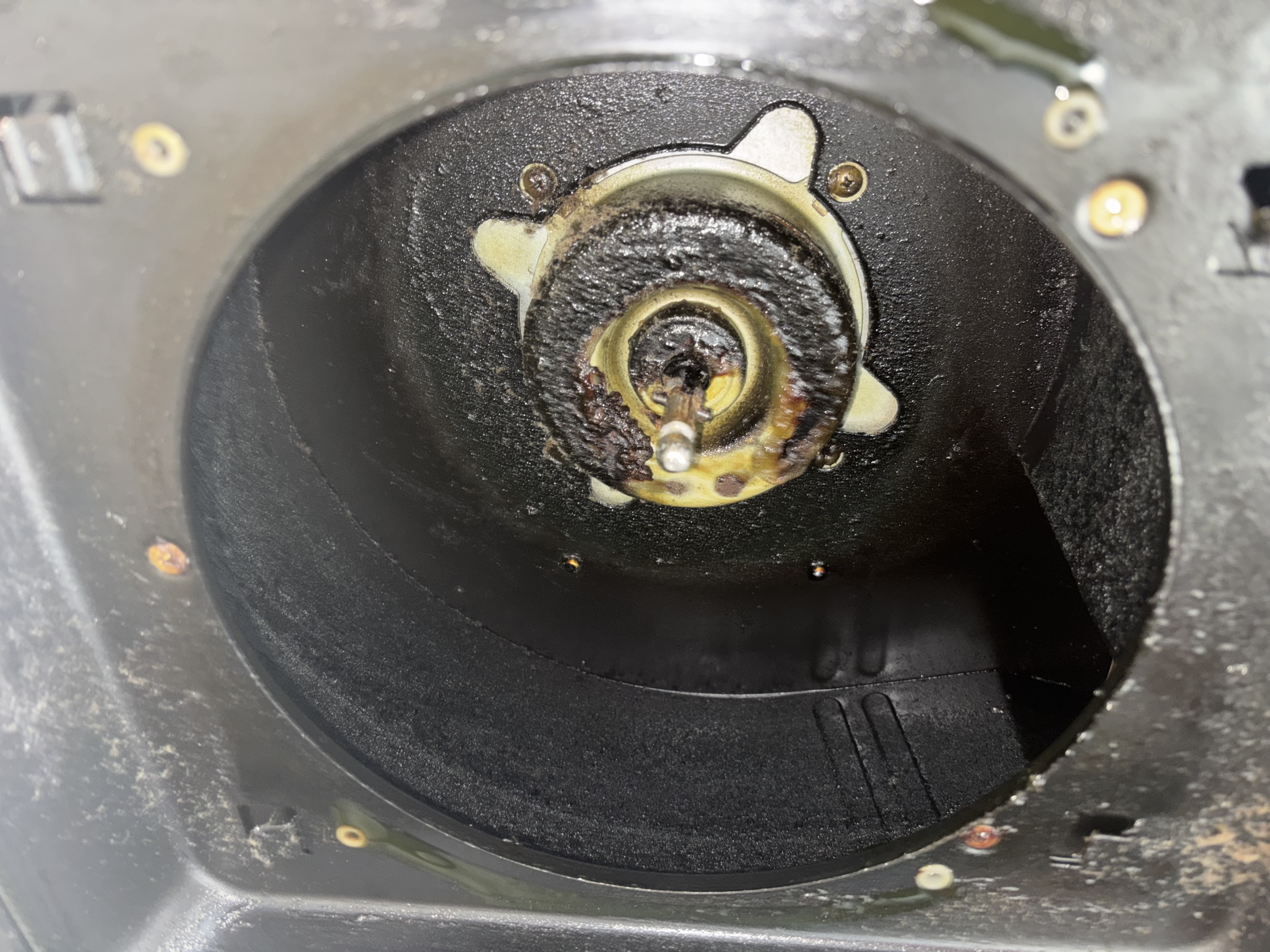 埼玉県川越市のレンジフードクリーニングの作業前2