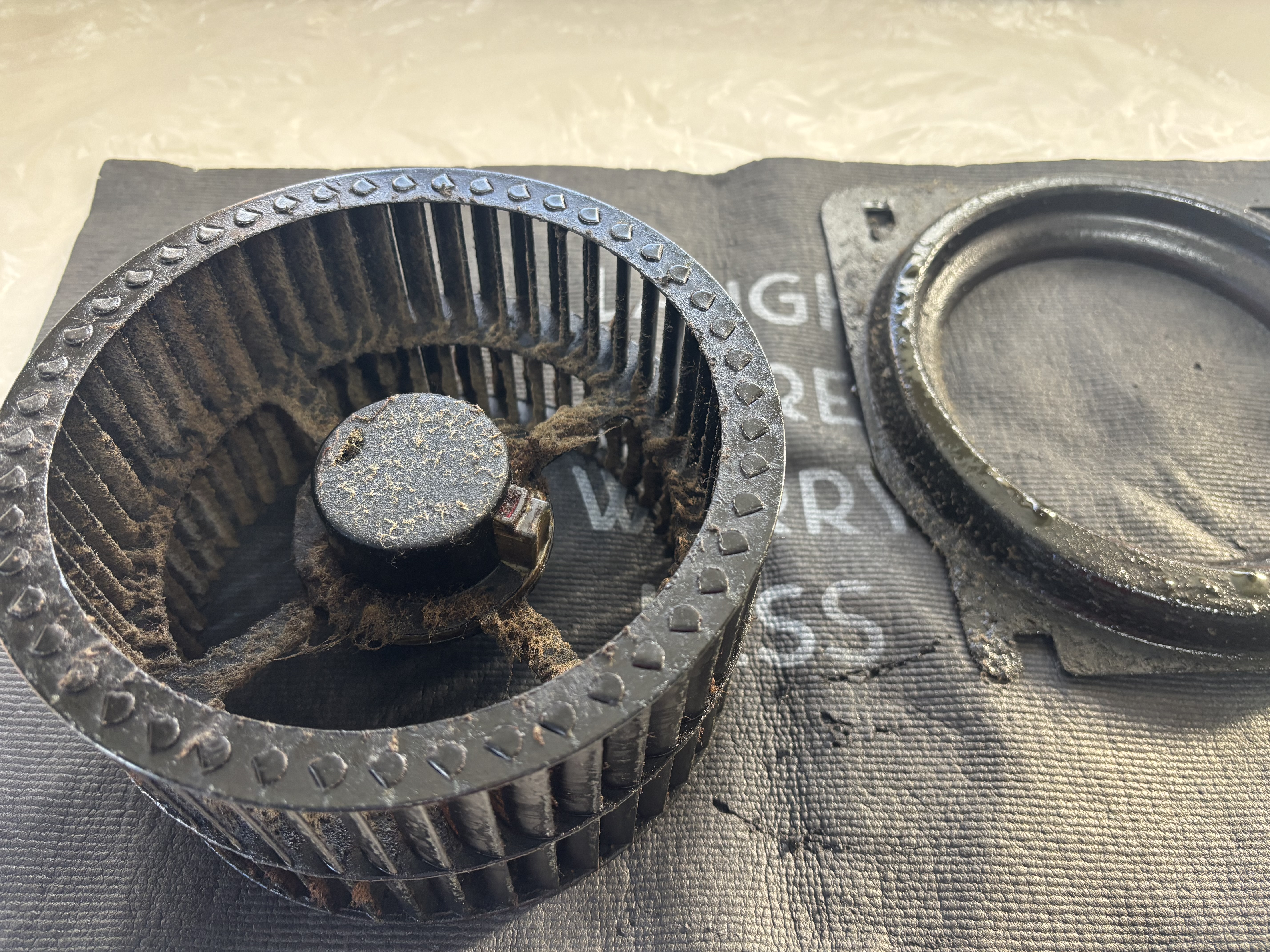 埼玉県川越市のレンジフードクリーニングの作業前3